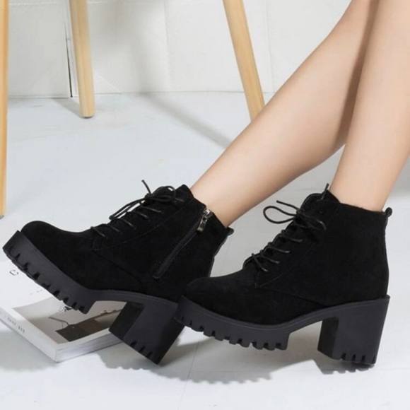 Combat boots, round toe, mid heel, side sipper, ankle boots. - Picture 2 of 2